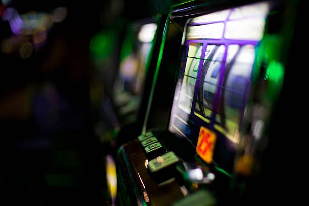 Paytable and game settings Game statistics and paytable screen